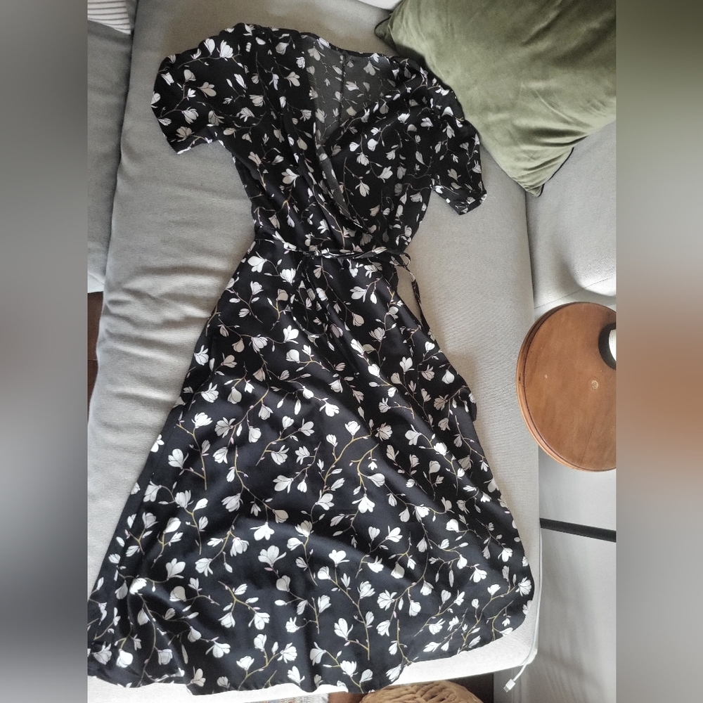 Black floral midi wrap dress Large